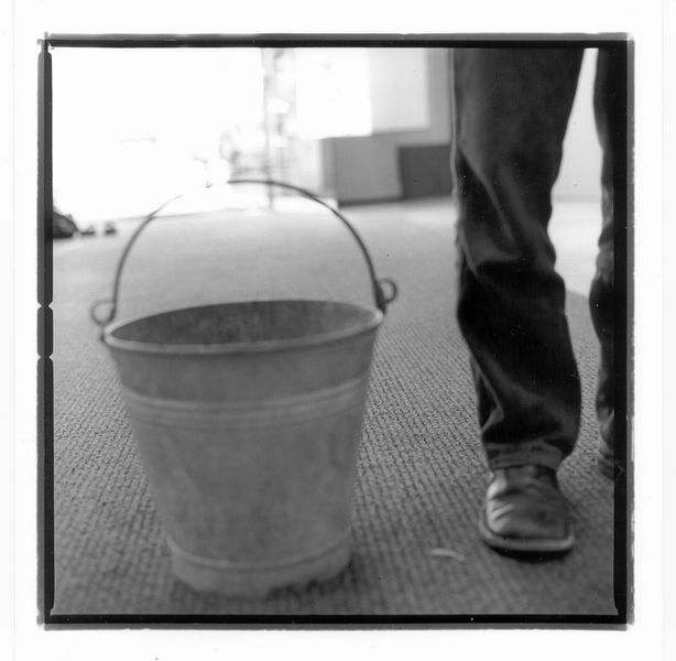Wasserkessel und Wasserträgerin vor Minute 15